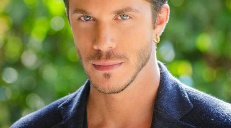 Ο Νίκος Οικονομόπουλος επιστρέφει