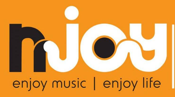 Συναντήσαμε τους ραδιοφωνικούς παραγωγούς του νέου μουσικού σταθμού NJOY 99.5 [βίντεο]