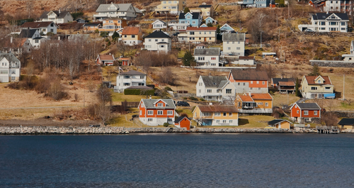 Γιατί τα σπίτια της Νορβηγίας είναι κόκκινα (και κίτρινα);