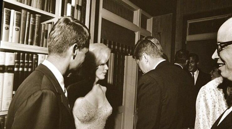 «Ο Κένεντι διέταξε τη δολοφονία της Μέριλιν Μονρό με θανάσιμη ένεση»