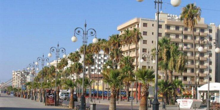 Λάρνακα: Τέλος τα τραπεζάκια σε πεζοδρόμια χωρίς άδεια 