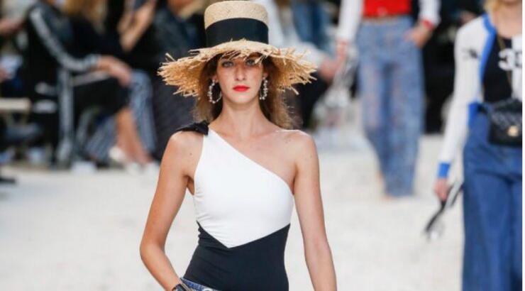 Αυτό το τοπ επιστρέφει από τα 90’ς και μπαίνει ξανά στην γκαρνταρόμπα μας