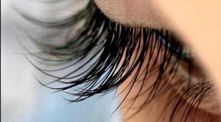 3 παρανέργειες από την εφαρμογή ψεύτικων βλεφαρίδων
