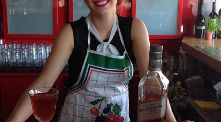 Αυτήν την Πέμπτη μάς φτιάχνει κοκτέιλ η Δήμητρα Αντωνακοπούλου [στο Elixir]