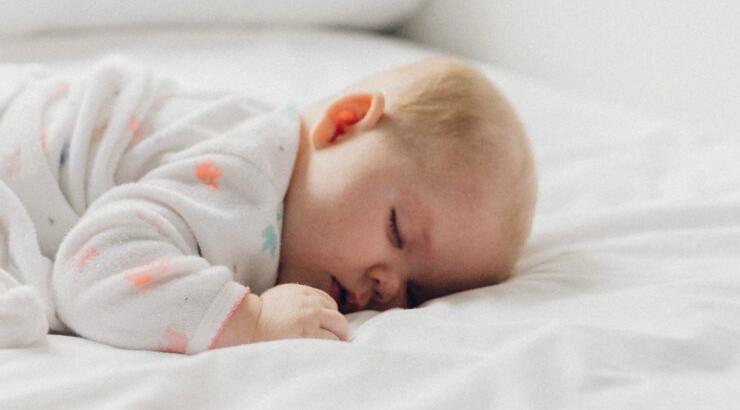 Παιδί & Ύπνος: Μάθετε τις νέες ιδανικές ώρες που χρειάζεται ο οργανισμός για να ξεκουραστεί