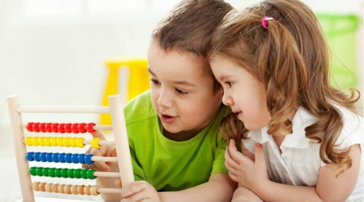 Ο σημαντικός ρόλος της φιλίας στη ζωή των παιδιών ανάλογα με την ηλικία τους