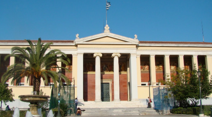 Πασίγνωστη Ελληνίδα ηθοποιός επέστρεψε στο πανεπιστήμιο και πήρε πτυχίο θεολογίας!