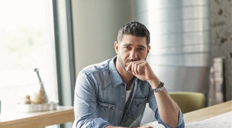 Πάνος Ιωαννίδης: Μας έδειξε πόσο μεγάλωσε ο οκτώ μηνών γιος του κρατώντας τον αγκαλιά [βίντεο]