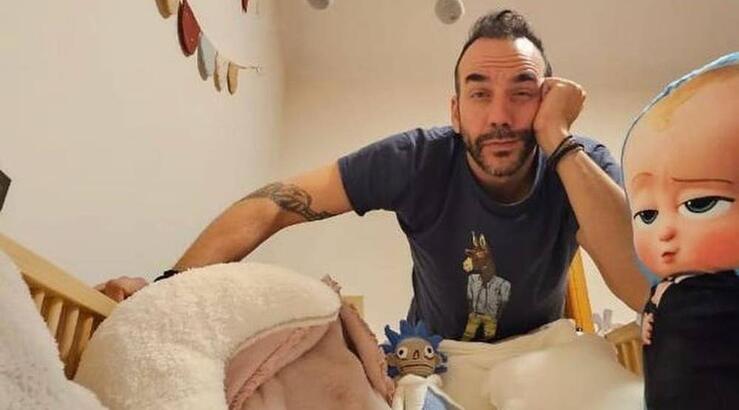 Πάνος Μουζουράκης: Η συγκινητική στιγμή στον στολισμό του δέντρου με την κόρη του 