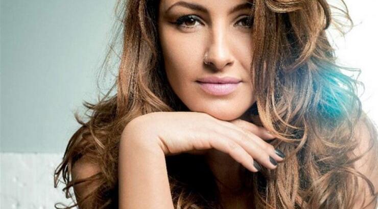 Γιατί «βγήκε» από τα ρούχα της η Έλενα Παπαρίζου;