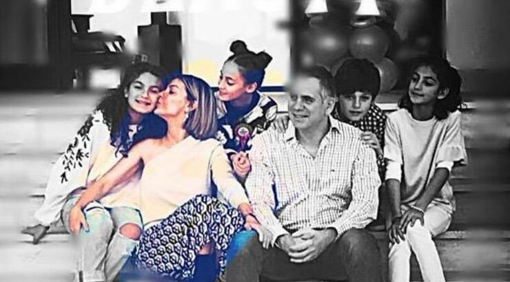 Η οικογένεια Παπαδοπούλου στόλισε το χριστουγεννιάτικο εντυπωσιακό δέντρο τους [εικόνες]