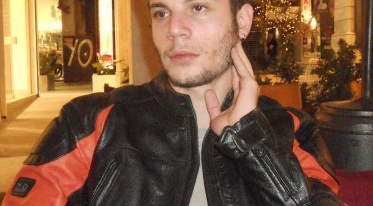 Ο Μανωλάκης από το “Καφέ της χαράς” και ο εθισμός του με τα ναρκωτικά!