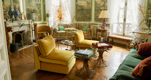 Μέσα σε ένα μαξιμαλιστικό διαμέρισμα στο Παρίσι, με μια απίστευτη γοητεία