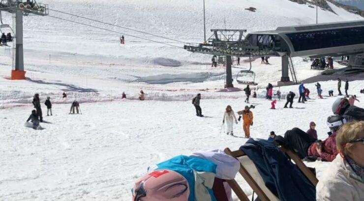 Επώνυμη Κύπρια απολαμβάνει σκι στον Παρνασσό! [εικόνες & βίντεο]