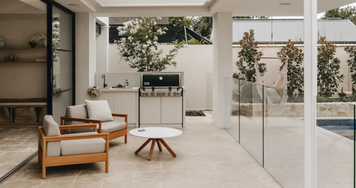 Αυτά τα 3 κόλπα διαρρύθμισης θα κάνουν τον εξωτερικό σας χώρο να φαίνεται διπλάσιος!