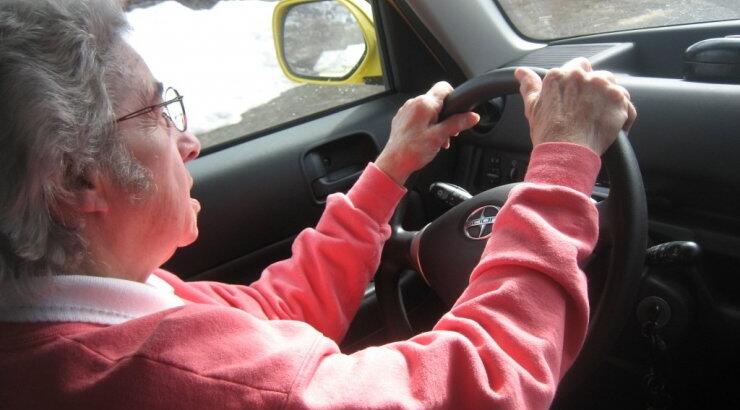 Υπερήλικες οδηγοί: Εκκρεμεί νομοσχέδιο ενώ χάνονται ζωές 