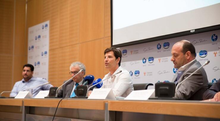 Γιατί βρίσκεται στη Κύπρο ο Σάκης Ρουβάς; 