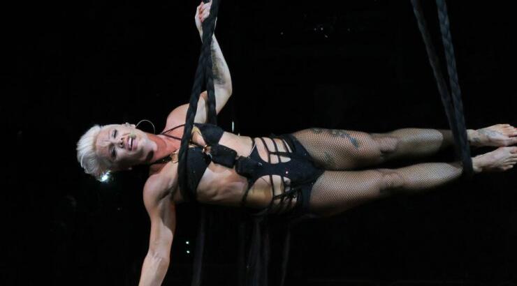 Δείτε τα ακροβατικά της Pink επί σκηνής!