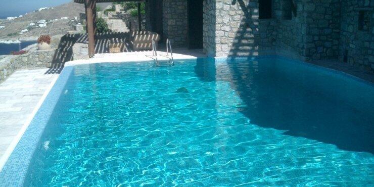 Βρετανίδα εντοπίστηκε νεκρή στην πισίνα της 