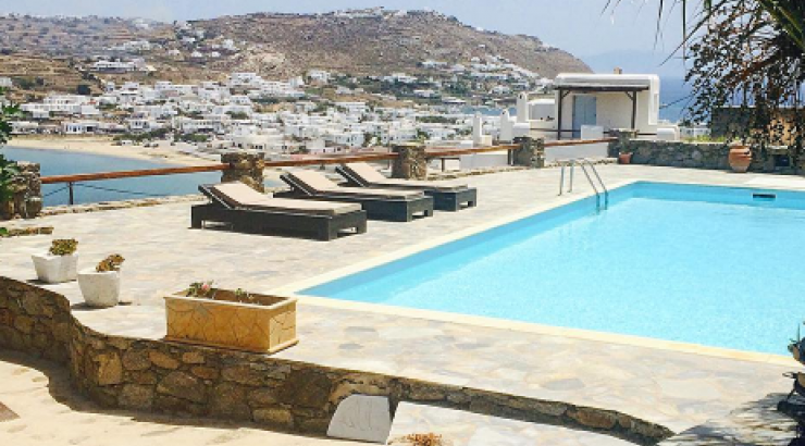 Οι διακοπές Κύπριας socialite στη Μύκονο!