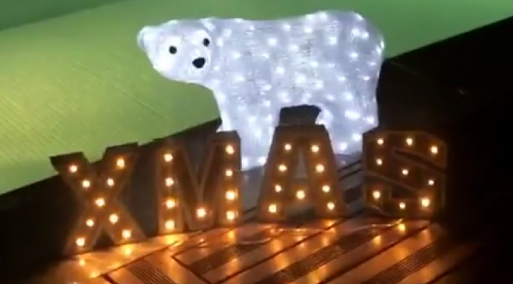 Επώνυμος Κύπριος στόλισε το χριστουγεννιάτικό του δέντρο δίπλα από την πισίνα του σπιτιού του!