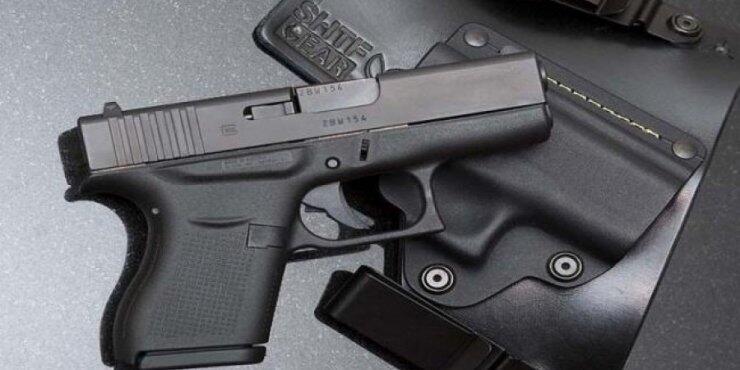 Βρέθηκε πιστόλι με γεμιστήρα κάτω από κάλαθο σκουπιδιών 