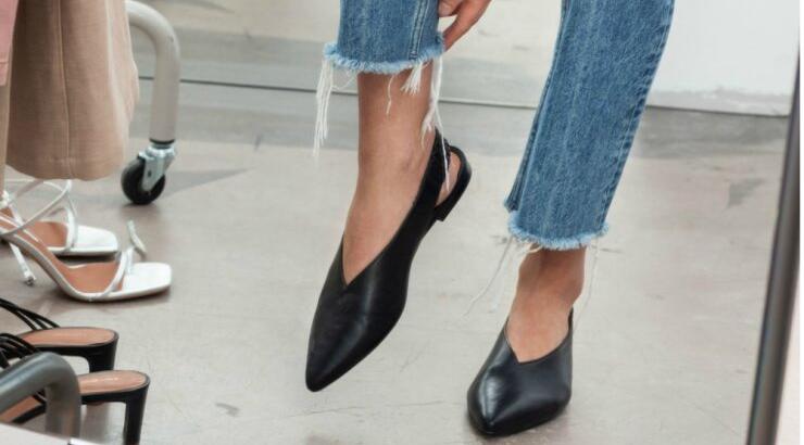Αυτά τα flat shoes κοστίζουν μόλις 20 εύρω και είναι ιδανικά για τα office looks σου   