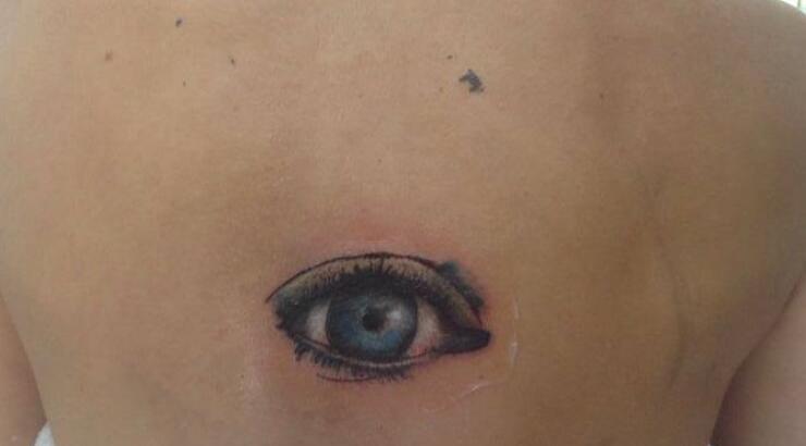 Ποια Κύπρια ηθοποιός έκανε τατουάζ το μάτι της στην πλάτη!
