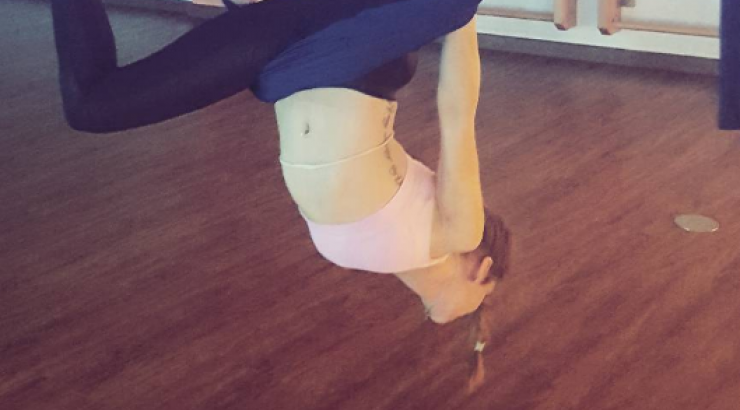 Κύπρια ηθοποιός κάνει aerial yoga και τρελαίνει το instagram!