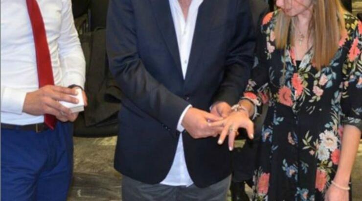 Παντρεύτηκε στο Δημαρχείο Κύπρια ηθοποιός με κουμπάρο τον αδερφό της και δεν το πήρε κανείς χαμπάρι [εικόνα]