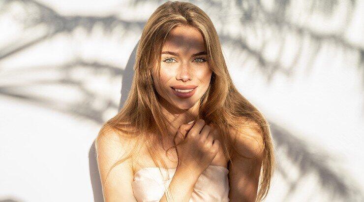 Τι πρέπει να περιέχει το νεσεσέρ σου για λαμπερό μακιγιάζ τον Αύγουστο;