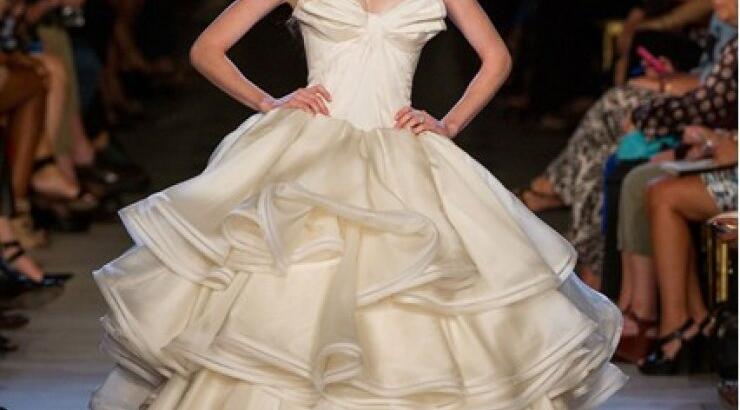 Και η νύφη… φοράει Zac Posen