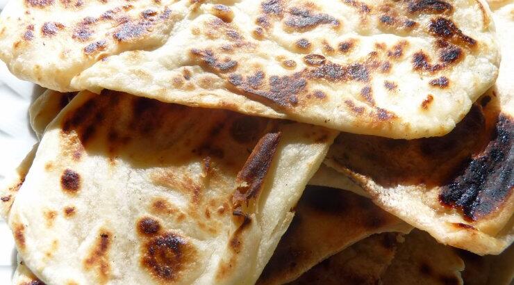 Πουρέκια της σάτζιης με χαλλούμι για την Τσικνοπέμπτη!