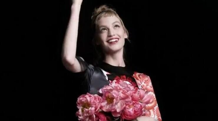 Η ανοιξιάτικη καμπάνια του οίκου Prada