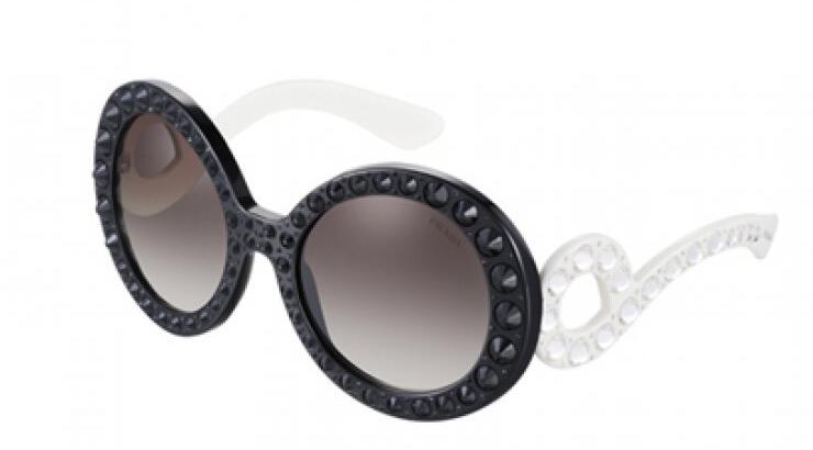 Τα νέα γυαλιά ηλίου του οίκου Prada