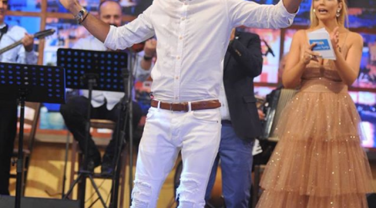 Μάριος Πρίαμος – Κωνσταντίνος Τσιολής: Χόρεψαν με ποτήρια στο κεφάλι! [βίντεο]