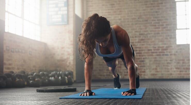 Push ups: Ποια είναι τα βαθύτερα οφέλη αυτή της άσκησης και ποιες παραλλαγές μπορείς να κάνεις
