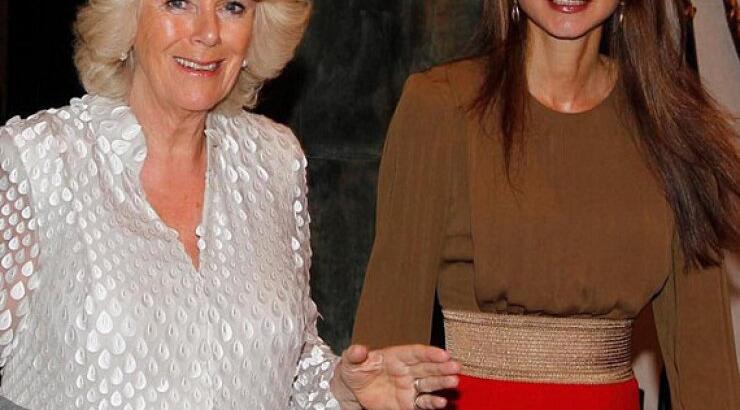 Η Βασίλισσα Ράνια και η εγγονή της Ελισάβετ με το ίδιο φόρεμα