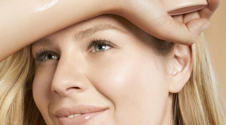 Clinique, Even Better Glow Light Reflecting Makeup SPF15: Δημιουργεί λάμψη και βελτιώνει τις δυσχρωμίες