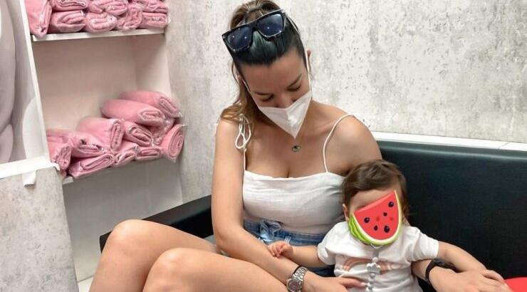 Νικολέττα Ράλλη: Σβήνει μαζί με την κορούλα της την πρώτη της τούρτα [εικόνα]