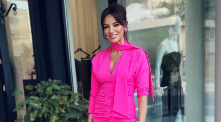 Ramona Filip: Συνδυάζει την πιο girly φούστα με τον πιο κομψό τρόπο