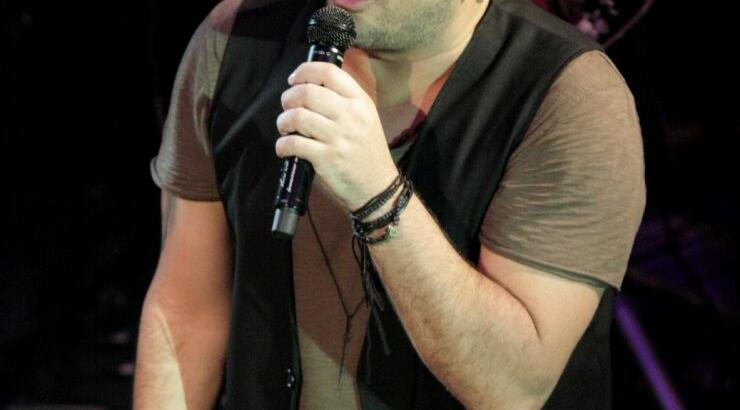 Ο τσαμπουκάς του Αντώνη Ρέμου σε γνωστό Έλληνα τραγουδιστή!