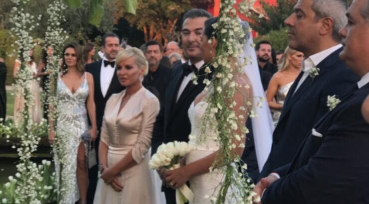 Αντώνης Ρέμος – Υβόννη Μπόσνιακ: Τα πρώτα στιγμιότυπα από τον γάμο τους!
