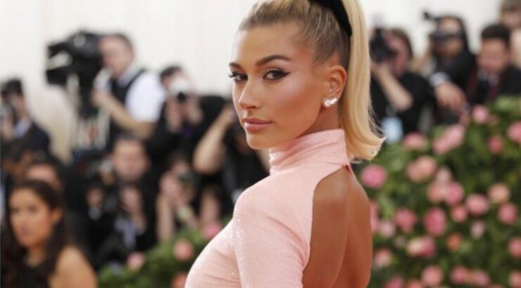 Hailey Bieber: Λανσάρει το δικό της beauty brand με την επωνυμία Rhodes