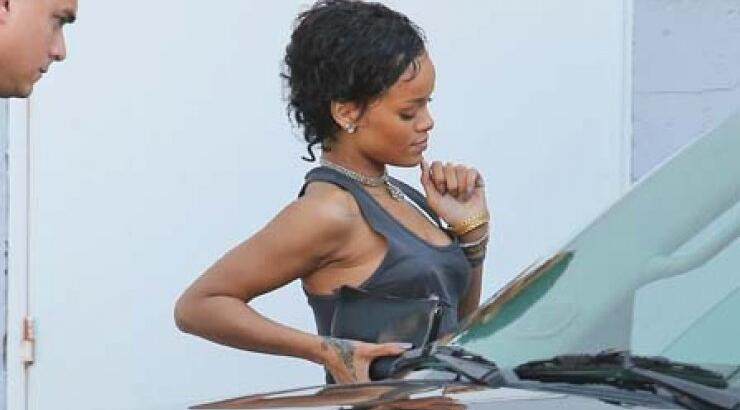 Και πάλι με διαφορετικά μαλλιά η Rihanna!