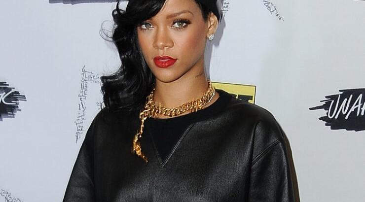 Και η Rihanna σχεδιάστρια ρούχων! 