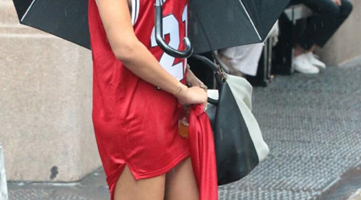 H Rihanna στη βροχή!