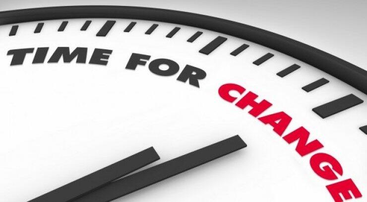 Μία ώρα πίσω τα ρολόγια...