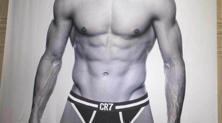 Δείτε τον καυτό Ronaldo να διαφημίζει εσώρουχα!!!