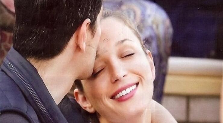 Ρουβάς- Ζυγούλη: Αγκαλιασμένοι καμάρωσαν την κόρη τους